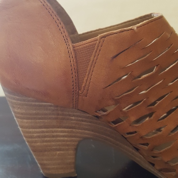 6.5 leather perforated sandal - Picture 5 of 5